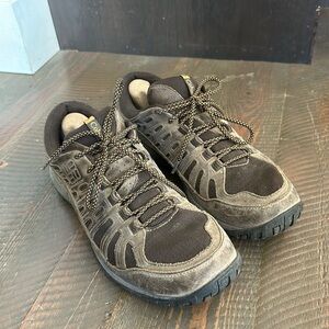 Men’s size 11 WIDE Columbia hiking shoe
